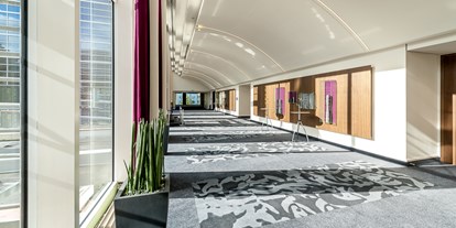 Eventlocations - Tagungstechnik im Haus: Bühne - Foyer / Ausstellungsfläche Tagungsetage  - Dorint Kongresshotel Mannheim