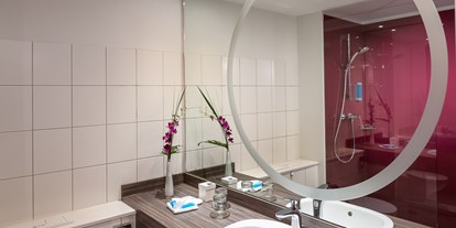 Eventlocations - Tagungstechnik im Haus: Leinwände - Badezimmer  - Dorint Kongresshotel Mannheim