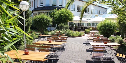 Eventlocations - Hoteleinrichtungen: Wäscheservice - Hessen - große Gartenterrasse mit Gastronomie - Waldhotel Schäferberg