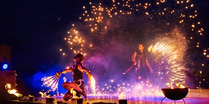 Eventlocations - Art der Veranstaltungen: Kundenevent - Hamburg - Flamba Feuershow mit kleinem Funkenfinale - Flamba Feuershow & Lichtshow