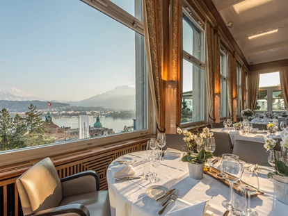 Eventlocations - Tagungstechnik im Haus: Leinwände - Schweiz - Scala Restaurant - Art Deco Hotel Montana - Bankett und Hochzeits-Location
