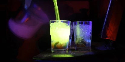 Eventlocations - Art des Caterings: Cocktail-Partyservice - Was besonderes ?
Cocktails bei Schwarzlicht - TJ Food GbR