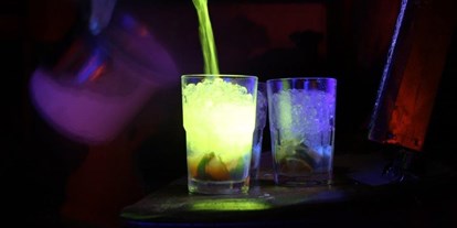 Eventlocations - Art der Veranstaltungen: Party - Was besonderes ?
Cocktails bei Schwarzlicht - TJ Food GbR
