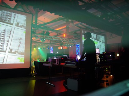Eventlocations - Sound: Partybeschallung - Frechen - Video Disco mit DJ und großer Doppelprojektion - Stadthalle Frechen - NUHNsound