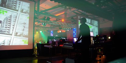 Eventlocations - Sound: Line-Arrays - Video Disco mit DJ und großer Doppelprojektion - Stadthalle Frechen - NUHNsound
