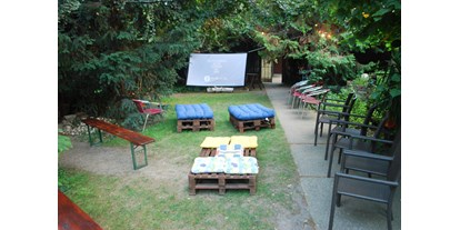 Eventlocations - Location für:: Film & Foto - Bisamberg - Garten Outdoor-Kino - Metamorphosys - Place of Bliss - Seminarhaus / Eventlocation / Therapieräume