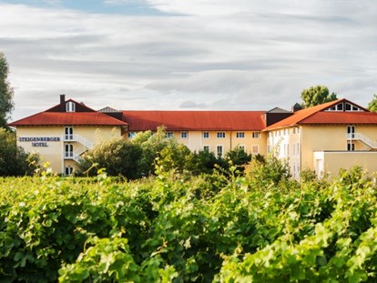 Eventlocations - Zimmerausstattung: Terrasse/Balkon - Worms - Aussenansicht Hotel - Steigenberger Hotel Deidesheim