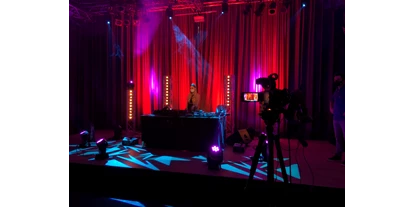 Eventlocations - Lasertechnik und Pyro: Nebelmaschienen - Unterschleißheim - Livestream einer DJ Veranstaltung - EV-Technik Veranstaltungstechik