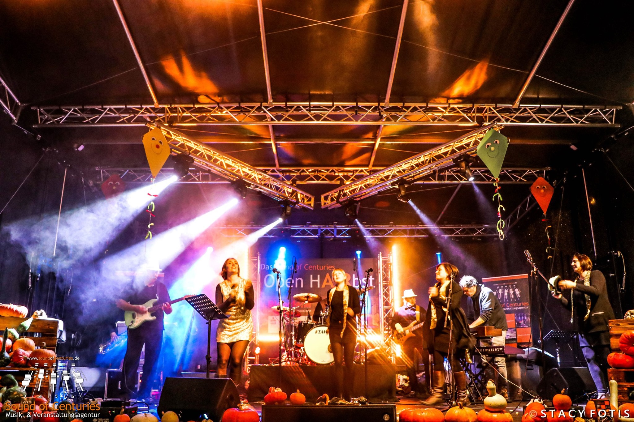 Eventlocation - Wir sind vollwertiger 360° Dienstleister für Events. Von der Bühne, über Künstler bis hin zu Technik, Catering und Personal. - Sound of Centuries