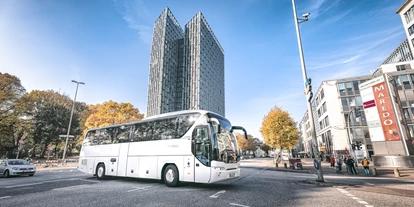Eventlocations - Agenturbereiche: Incentive-Agentur - Reisebus in Hamburg vor der Reeperbahn - Hanse Mondial
