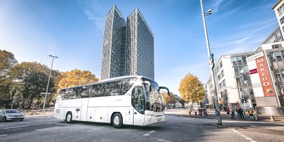 Eventlocations - Agenturbereiche: Incentive-Agentur - Bönningstedt - Reisebus in Hamburg vor der Reeperbahn - Hanse Mondial