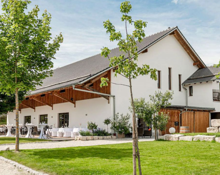 Eventlocation - Eventtenne Hochzeits- und Veranstaltungslocation in Pfaffenhofen/Bayern Außenbereich für Teamevents und Tagungen.
www.eventtenne.de - Eventtenne Hochzeits- und Veranstaltungslocation