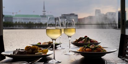 Eventlocations - Location für:: PR & Marketing Event - Hamburg - Außergewöhnlicher Blick auf die Binnenalster vom Restaurantschiff - Alsterlagune