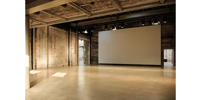Eventlocations - Location für:: Film & Foto - Fahrland - Halle B Studio 3
288qm - Wilhelm Studios
