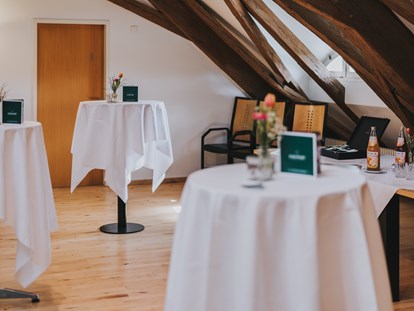 Eventlocations - Gastronomie: Bar - Das Foyer vom Seminarraum - zum Come Together, für Pausen oder für Gruppenarbeiten - Hotel "Zur Post" Mengkofen