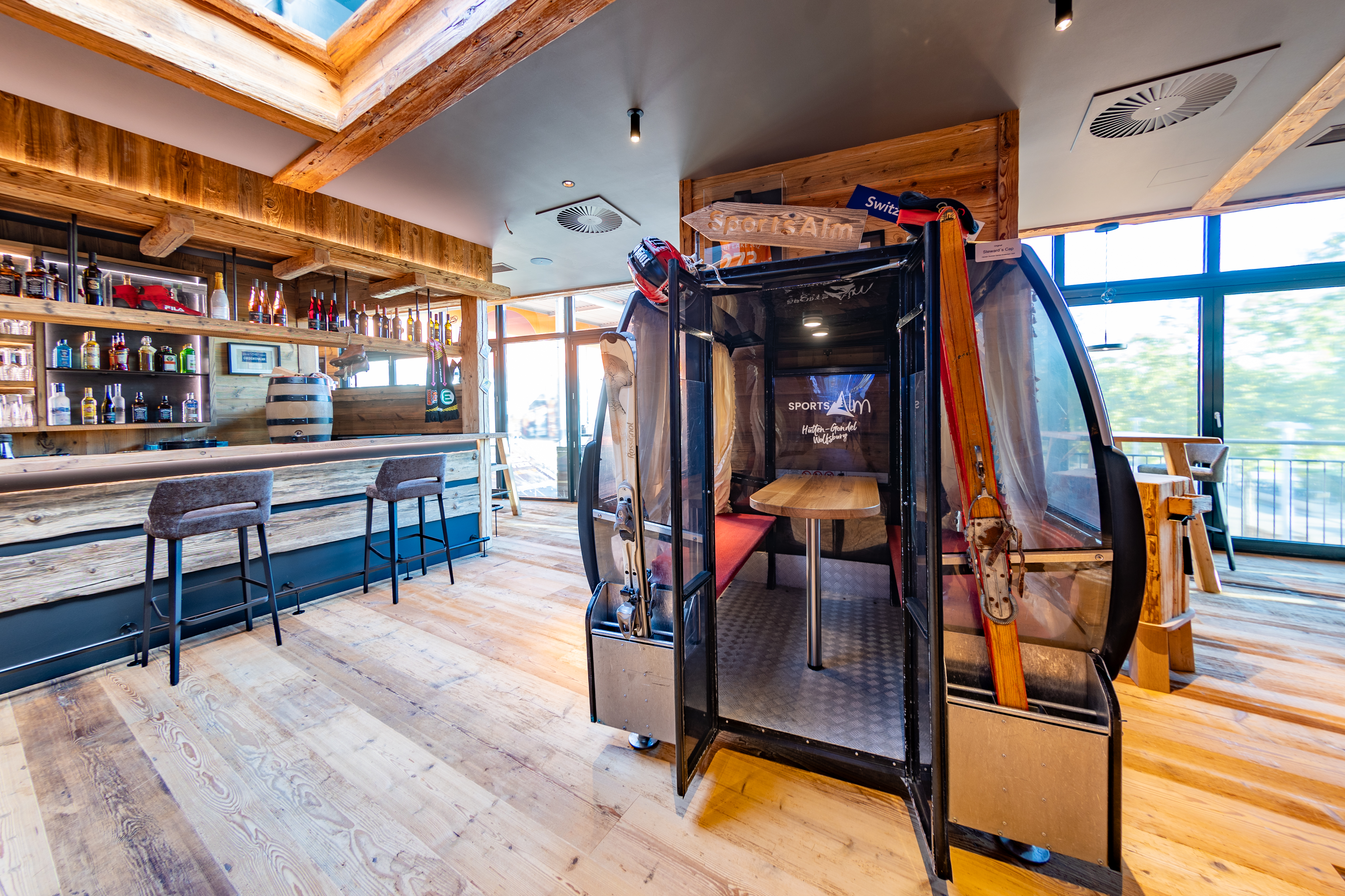 Eventlocation - Eine original bayerische Gondel sorgt für noch mehr Alpen-Feeling - SportsAlm