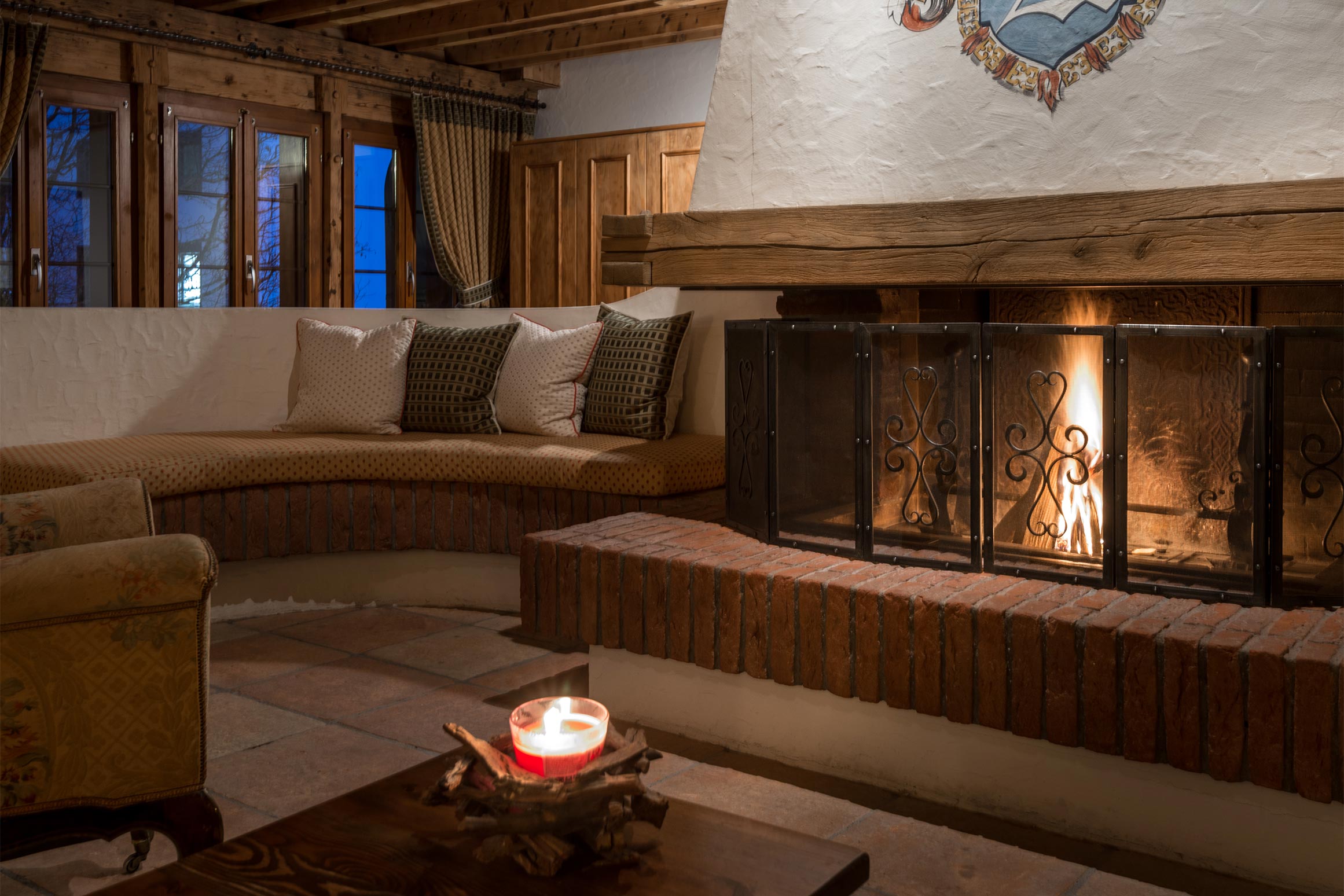Eventlocation: Erleben Sie eine unvergessliche Feier und lassen Sie den Abend entspannt ausklingen – ohne Heimweg! In unserem charmanten Boutique Hotel genießen Sie stilvolles Ambiente und herzliche Gastfreundschaft. - Alpenclub, Hotel, Restaurants und Bar