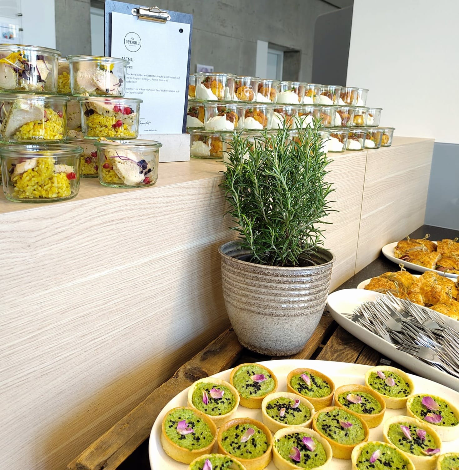 catering: easy-to-eat-Buffet Business Catering - DEKHALU Catering & Events GmbH