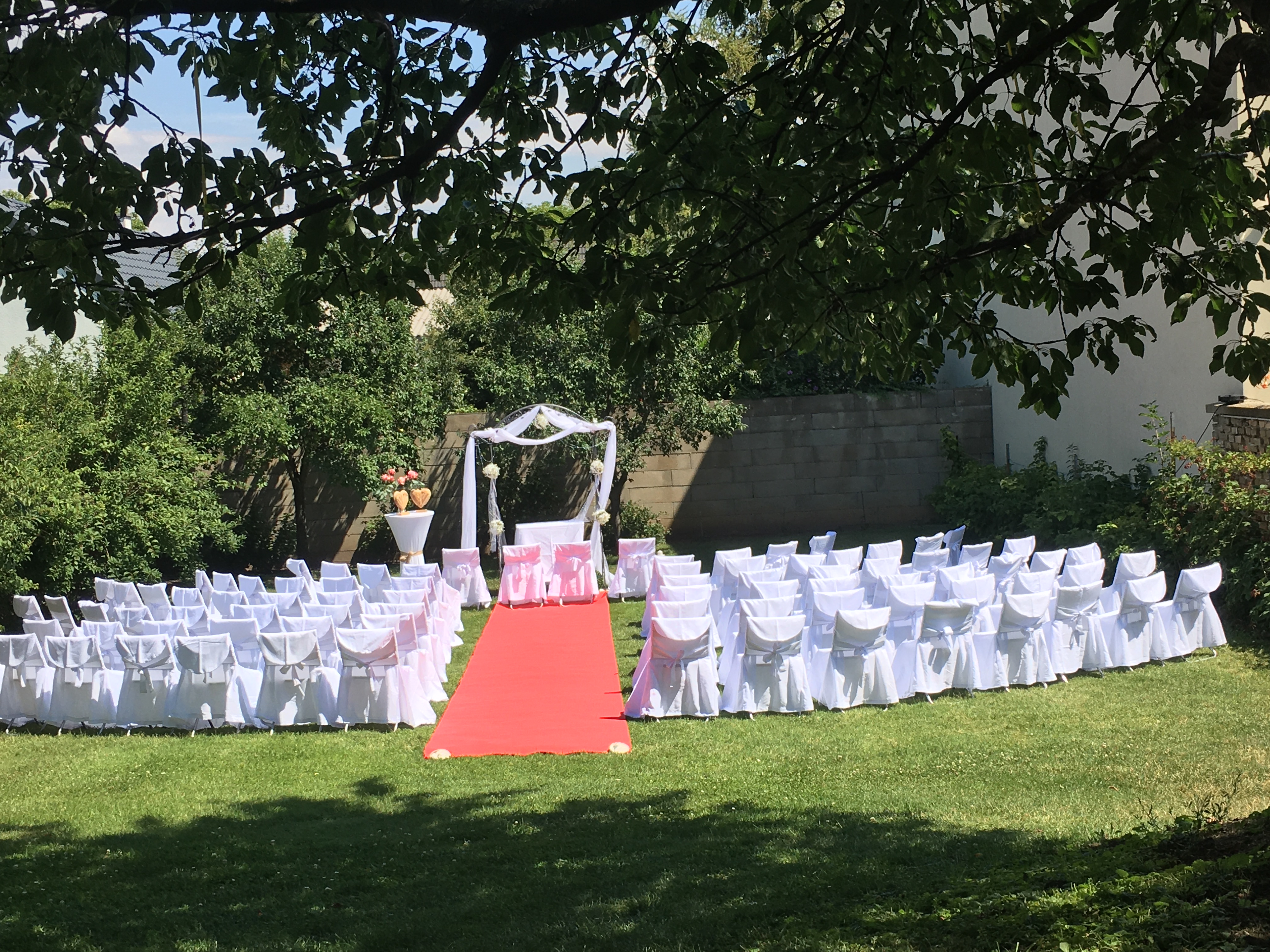 Eventlocation: Wir bieten wunderschöne Gartentrauungen an. - SchönkirchSaal