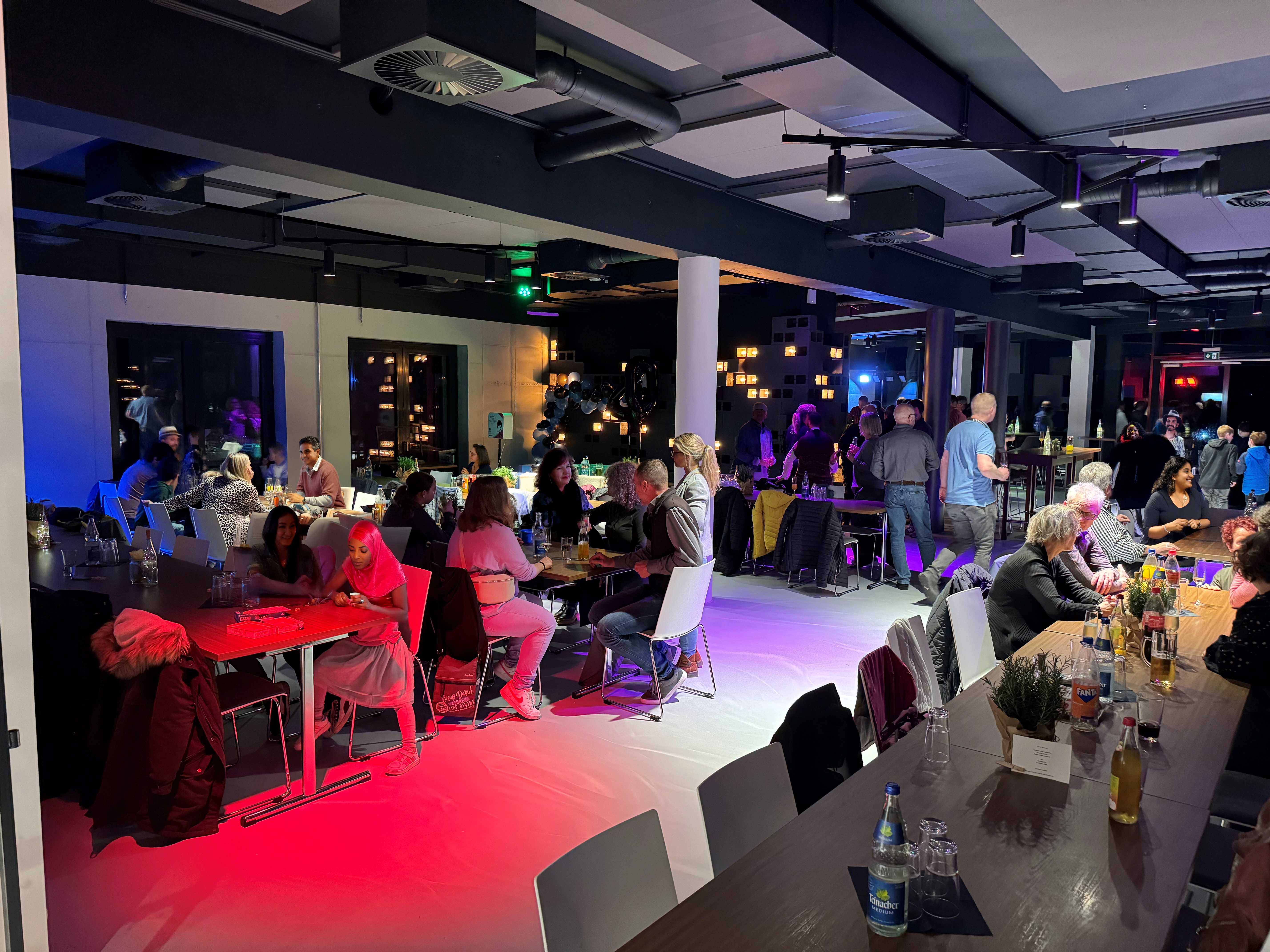 Eventlocation: Das Bistro, auch als Second-Floor oder für kleinere Gruppen bestens geeignet. - PLANET BLUE Eventlocation