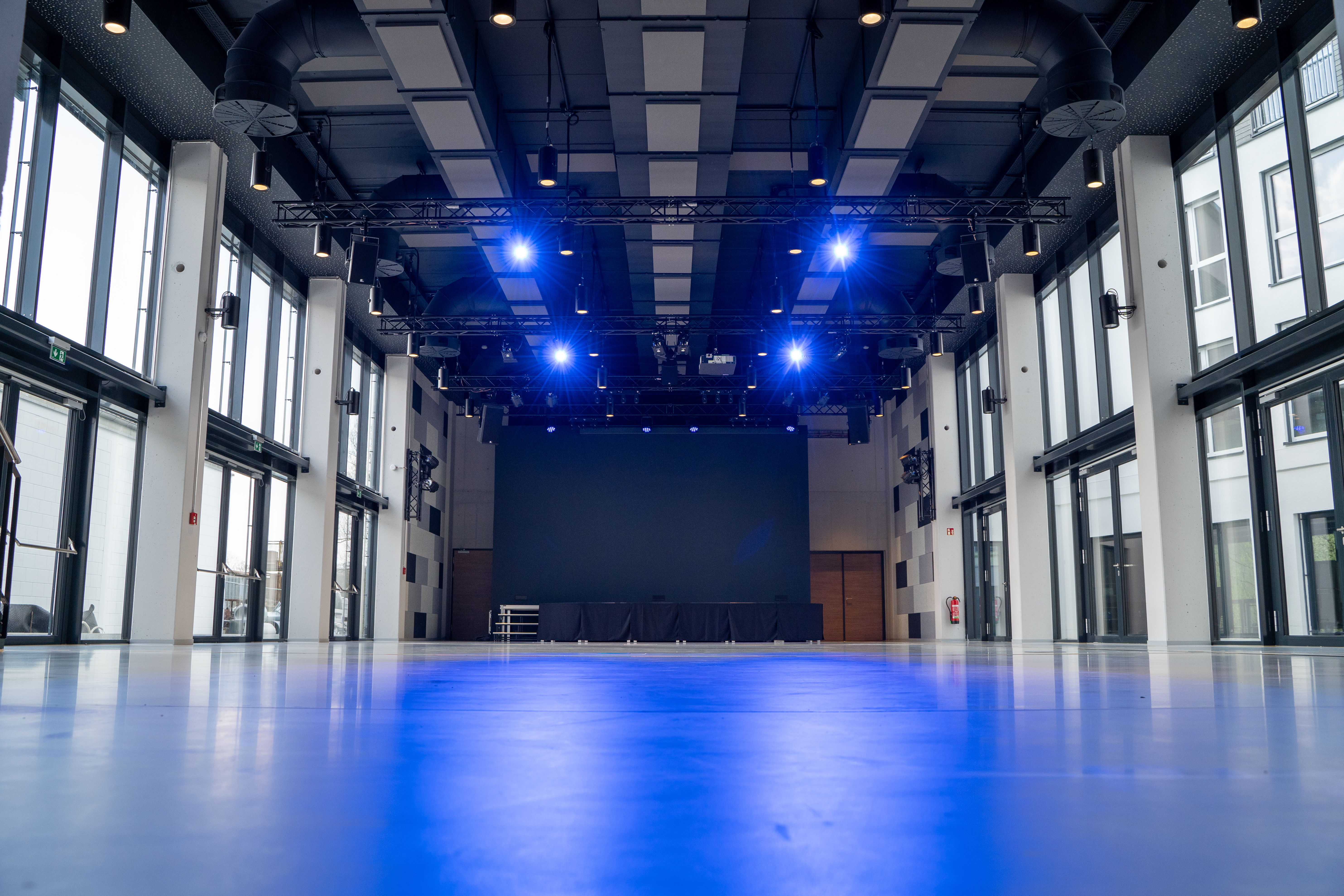 Eventlocation: Der Veranstaltungsaal, 500 qm Fläche für deine Ideen. - PLANET BLUE Eventlocation