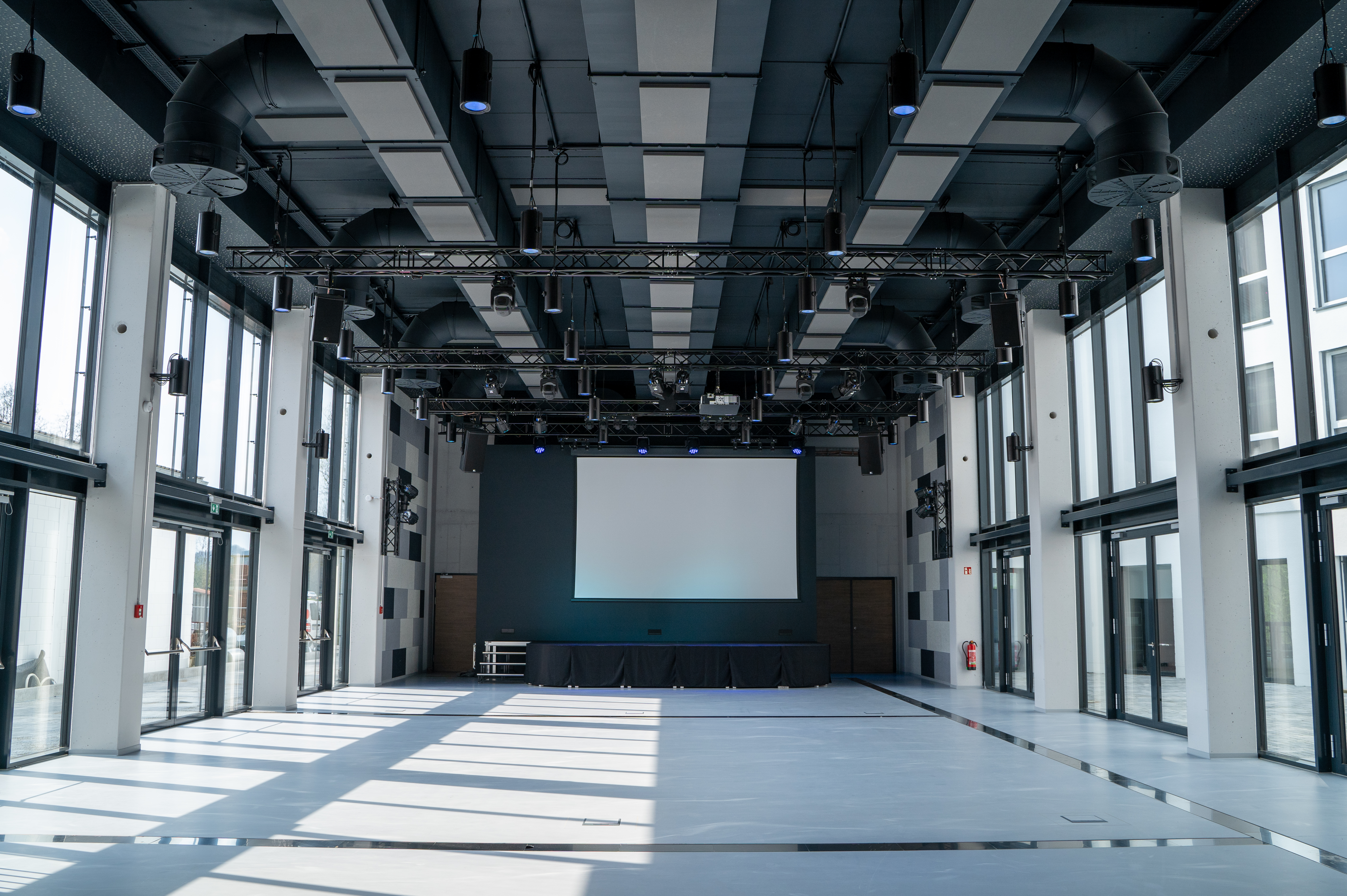 Eventlocation: Der Veranstaltungsaal, 500 qm Fläche für deine Ideen. - PLANET BLUE Eventlocation