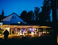 Eventlocation: Villa im Tal Garten bei Nacht - Villa im Tal 