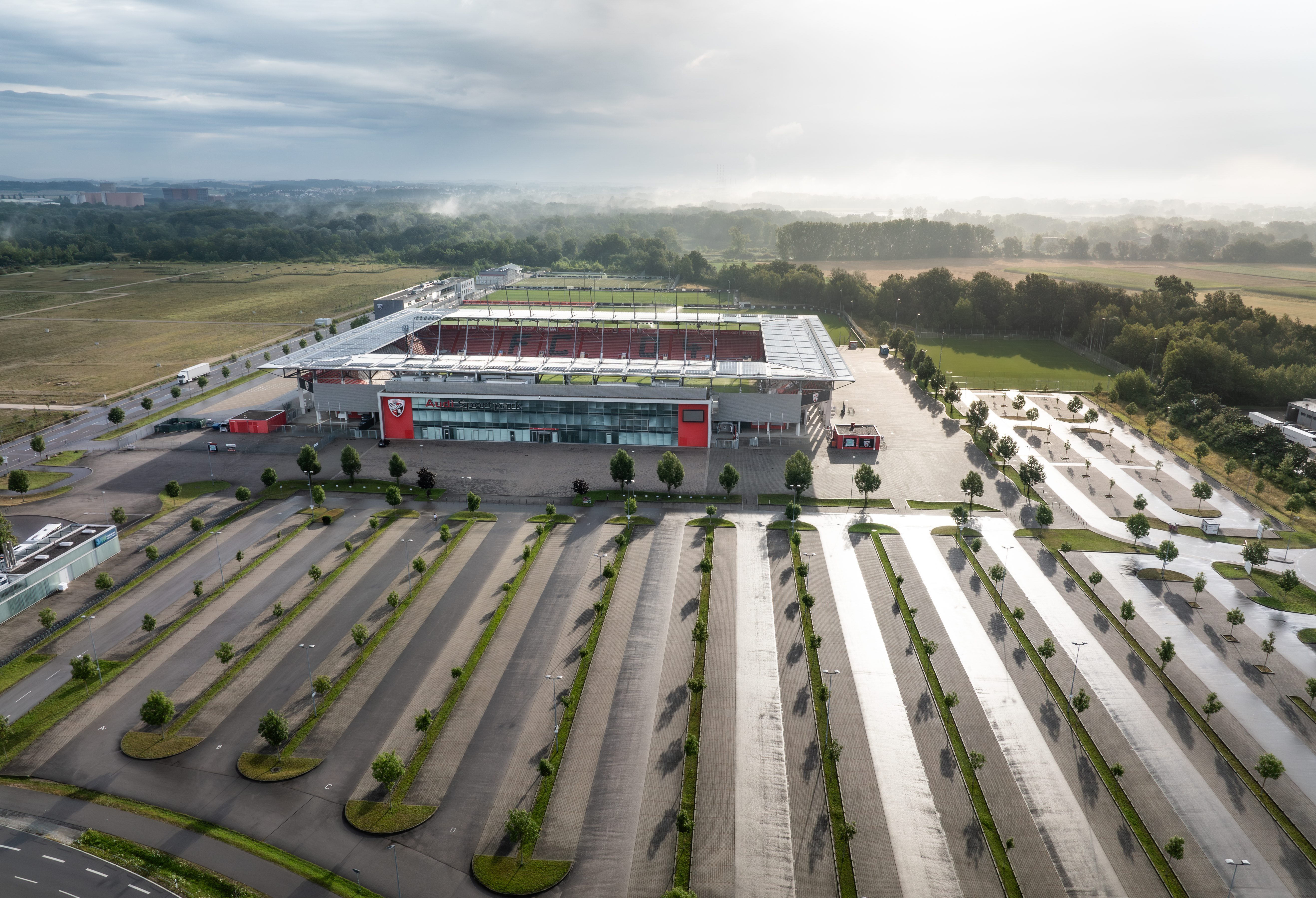 Eventlocations - Wolnzach - Außenaufnahme des Audi Sportpark - Audi Sportpark