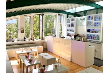 catering: Unsere Cocktailschule über den Dächern Aachen, mit direktem Blick auf den Aachener Dom - Die Mischbar 