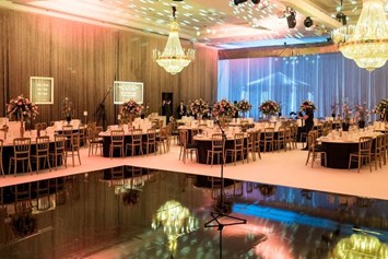 Eventagenturen: Hochzeit im Hotel mit eigener Komplettdekoration bis zur sich spiegelnden Tanzfläche - UWi EVENT GmbH