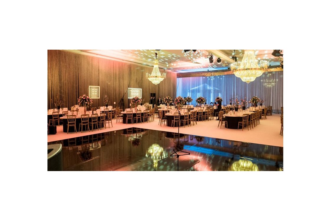Eventagenturen: Hochzeit im Hotel mit eigener Komplettdekoration bis zur sich spiegelnden Tanzfläche - UWi EVENT GmbH
