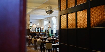 Eventlocations - Locationtyp: Restaurant - Berlin-Stadt - Spiegelsaal in Clärchens Ballhaus