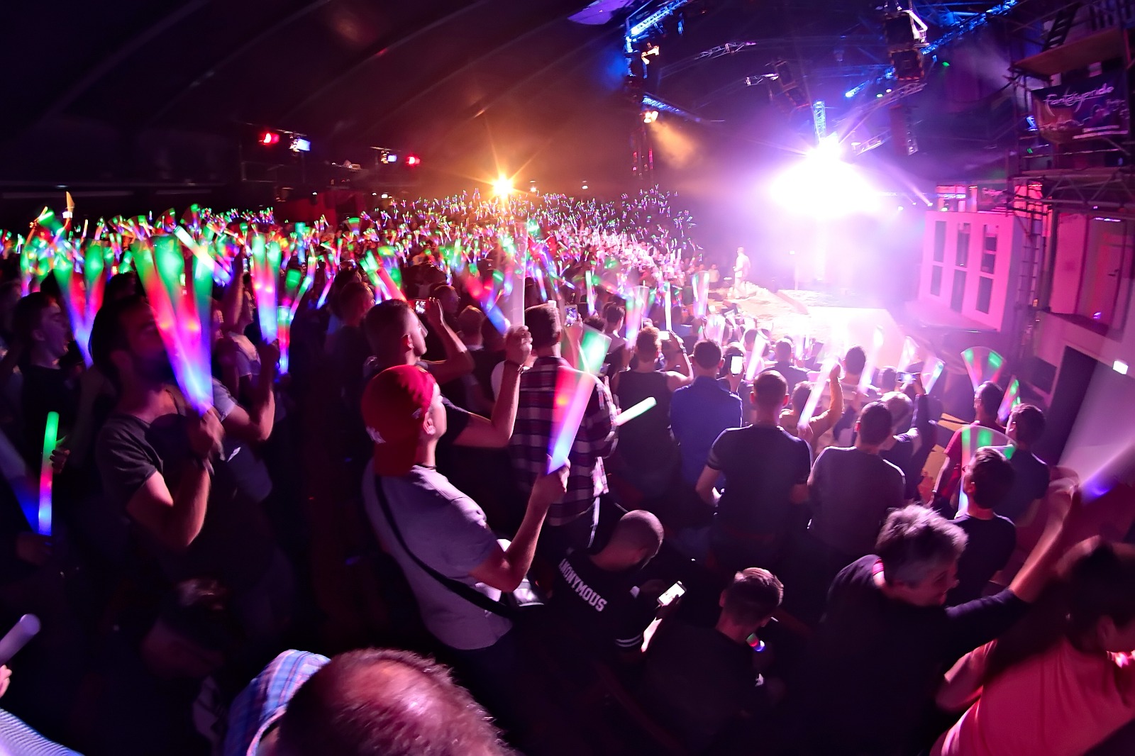 Eventlocations - Videotechnik: Bildschirme bis 65" - Deutschland - Kick-Off - Little Man