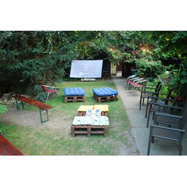 Eventlocation: Garten Outdoor-Kino - Metamorphosys - Place of Bliss - Seminarhaus / Eventlocation / Therapieräume