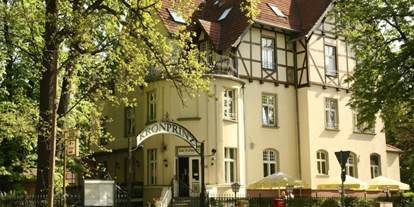 Eventlocations - Tagungstechnik im Haus: Leinwände - Hotel-Restaurant Kronprinz in Falkensee GbR