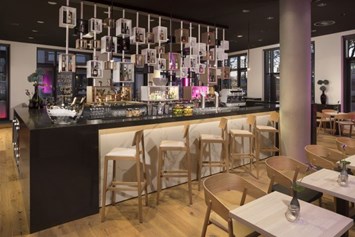 Tagungshotel: Bar - INNSiDE Hotel Frankfurt Ostend