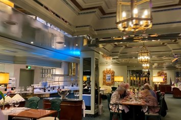 Locations: Galerie Bar-Restaurant-Lounge
