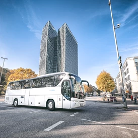 Eventagenturen: Reisebus in Hamburg vor der Reeperbahn - Hanse Mondial