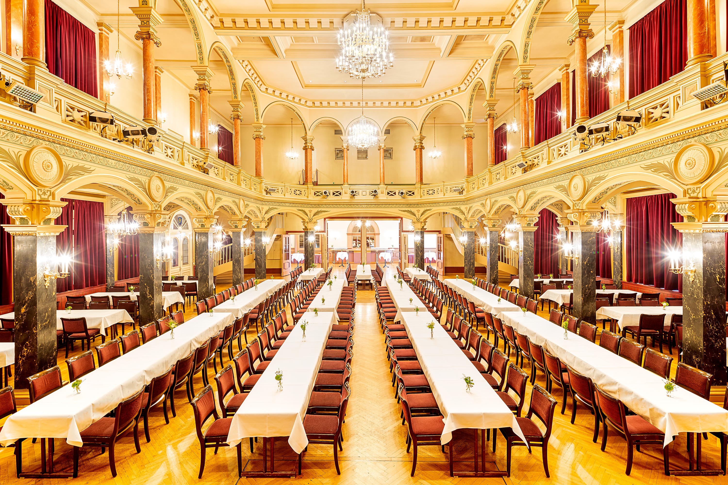Eventlocation: Festsaal mit Bankettbestuhlung - Musikhalle