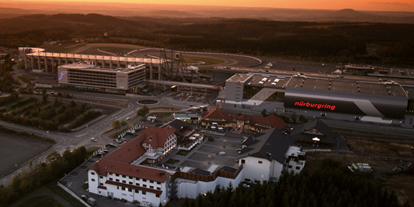Eventlocations - Zimmerausstattung: Schreibtisch - Rheinland-Pfalz - Lindner Nürburgring Motorsport Hotel