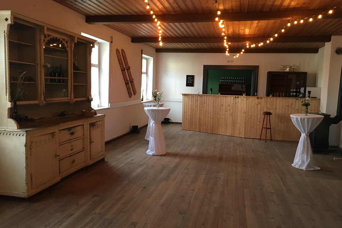 Eventlocation: Bar und Tanzbereich - Gasthaus zur alten Burg Hütting 