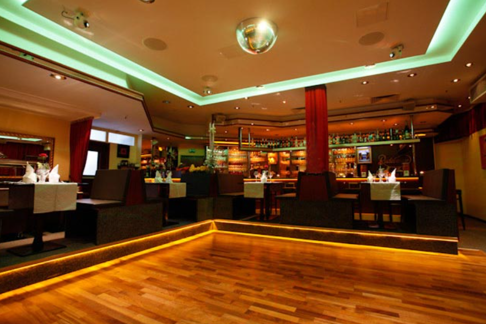 Eventlocations - Ried (Landkreis Aichach-Friedberg) - Paradox