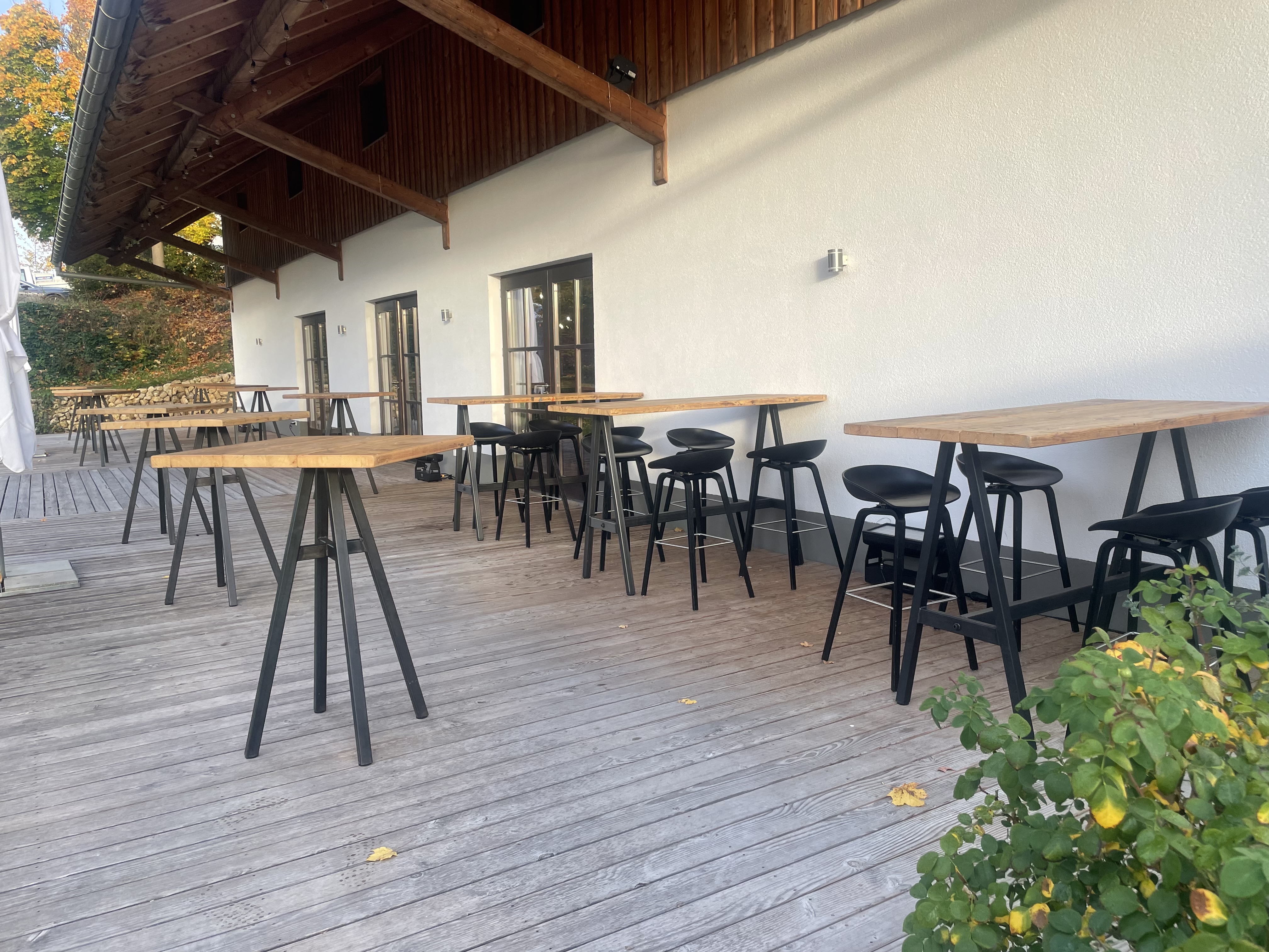 Eventlocation: Sonnenterrasse und Außenbereich der Eventtenne. Eventlocation für München, Ingolstadt und Bayern. www.eventtenne.de - Eventtenne Hochzeits- und Veranstaltungslocation