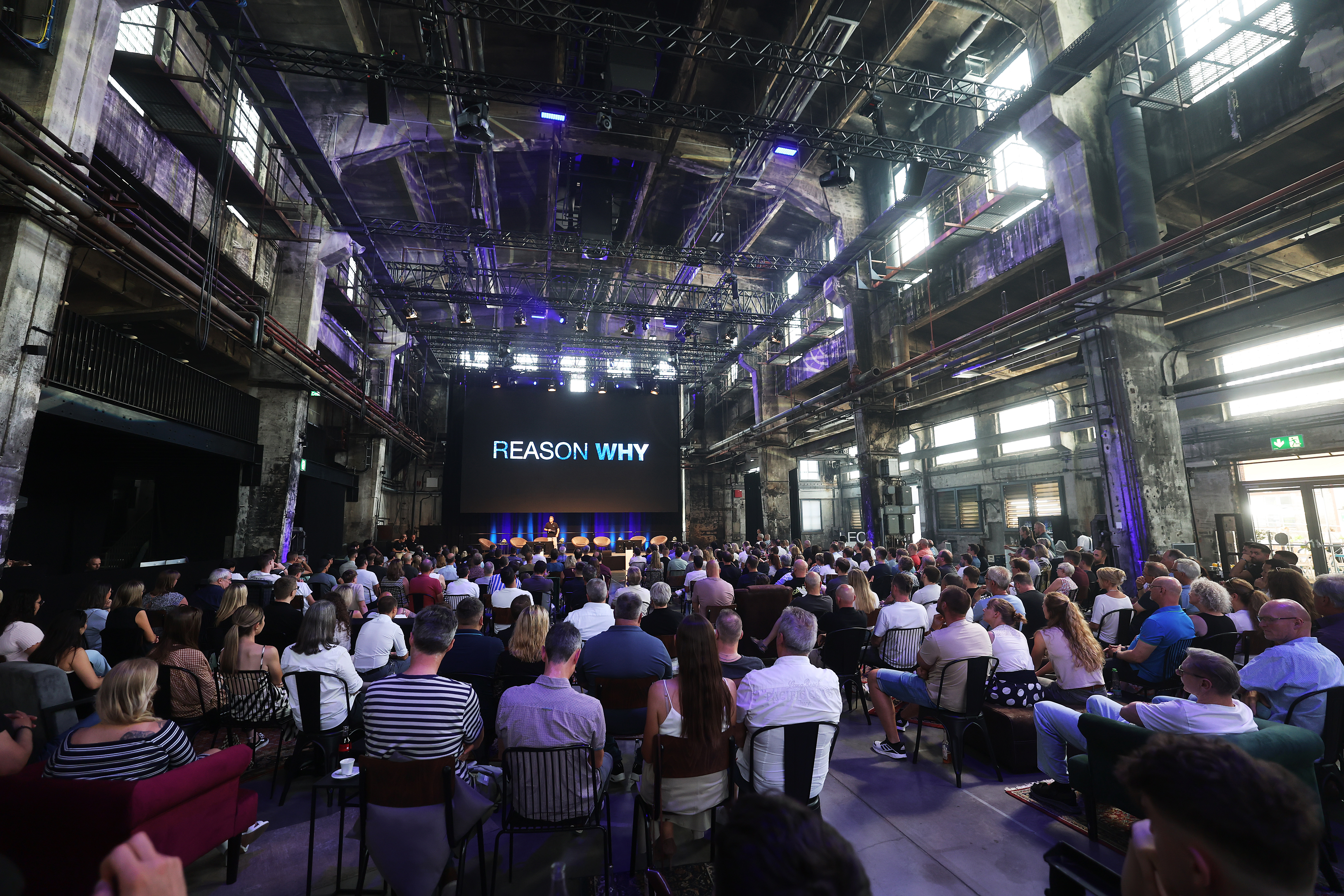 Eventlocations - Baden-Württemberg - Gebäude 07 - Schmiededom
1.500 m² / 2.300 Personen max.
1.091 Personen in Reihenbestuhlung
760 Personen in Tafeltischbestuhlung
550 Personen in Parlamentbestuhlung

https://motorworld.de/metzingen/eventlocations/schmiededom/

Foto: Motorworld Village Metzingen - MOTORWORLD Village Metzingen