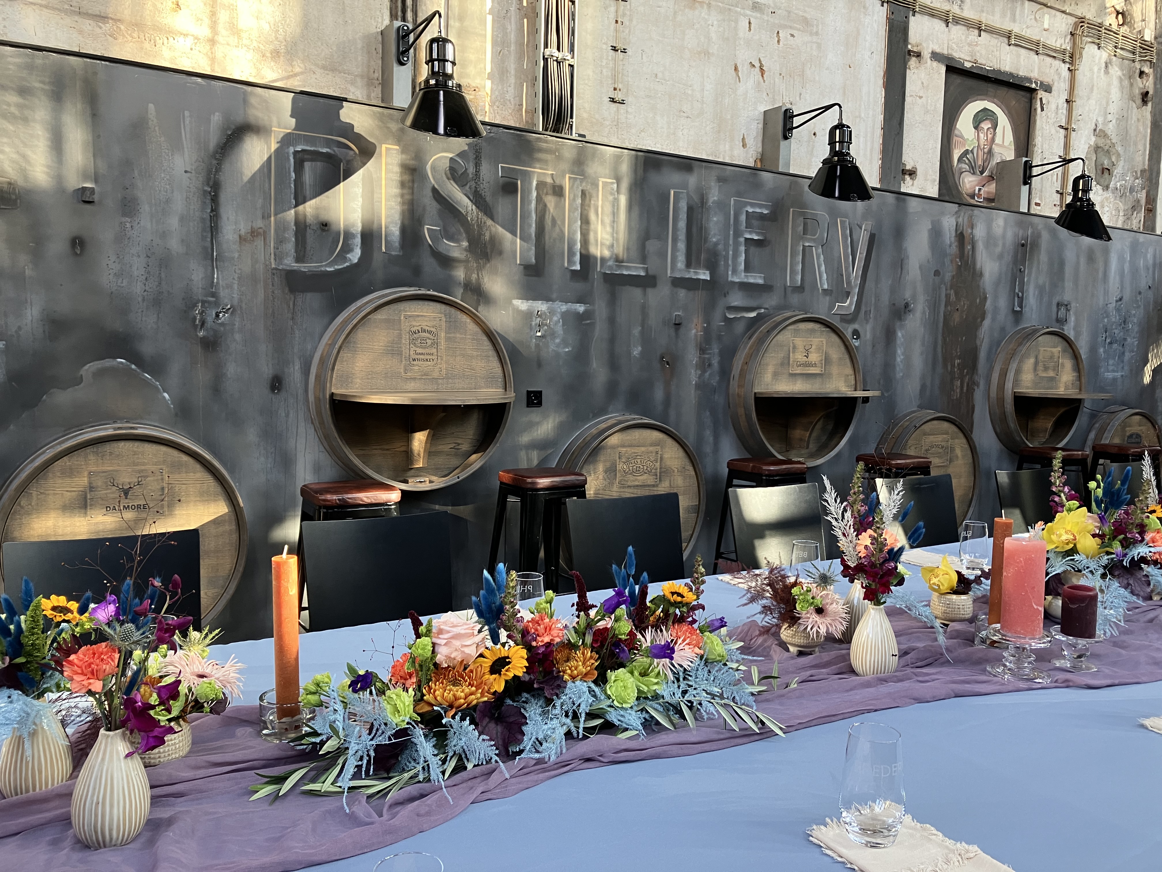 Eventlocation: Gebäude 09 - Artur Unger Lounge
158 m² / 199 Personen max.
56 Personen in Reihenbestuhlung
44 Personen in Tafeltischbestuhlung
40 Personen in Bankettbestuhlung
24 Personen in Parlamentbestuhlung

https://motorworld.de/metzingen/eventlocations/artur-unger-lounge/

Foto: Motorworld Village Metzingen - MOTORWORLD Village Metzingen