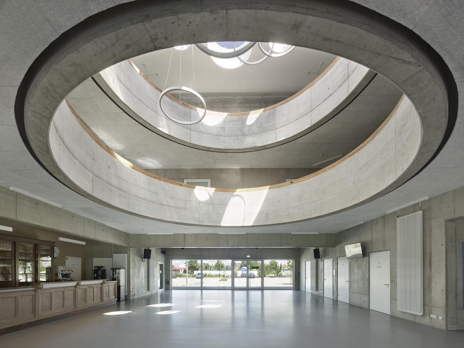 Eventlocation: Das Atrium, ideal für Empfänge, als Foyer für Pausen, kleine Konzerte etc. - erlebt Forum Landau