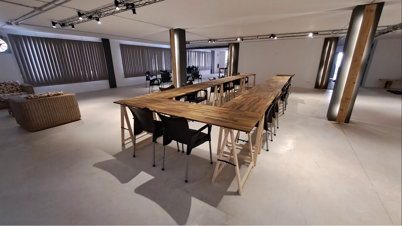 Eventlocations - Indoor - Mallorca - Grober Überblick über unseren sehr variablen Eventraum. Konferenzbereich mit Beamer und Soundsystem - Mallorca Events