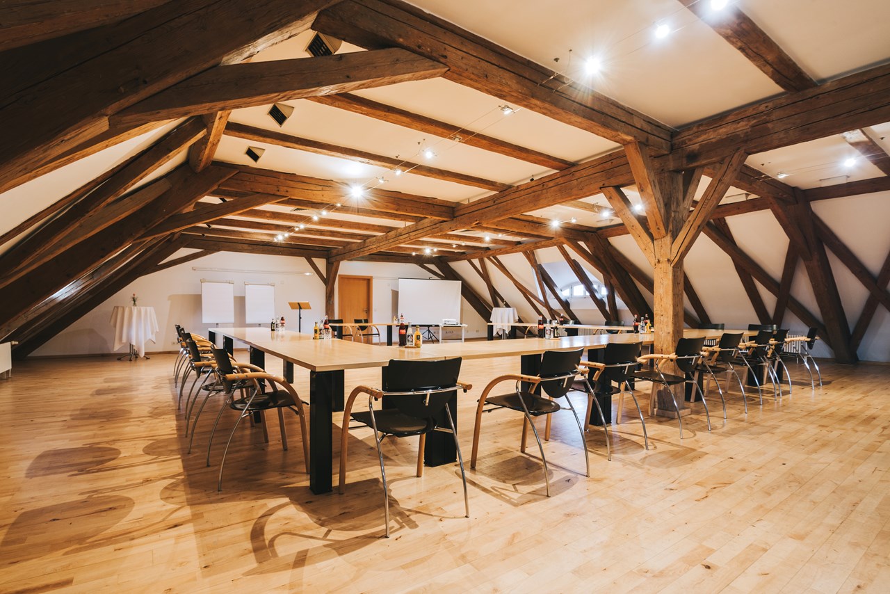 Hotel "Zur Post" Mengkofen Beschreibung Tagungsräume Seminarraum mit Foyer