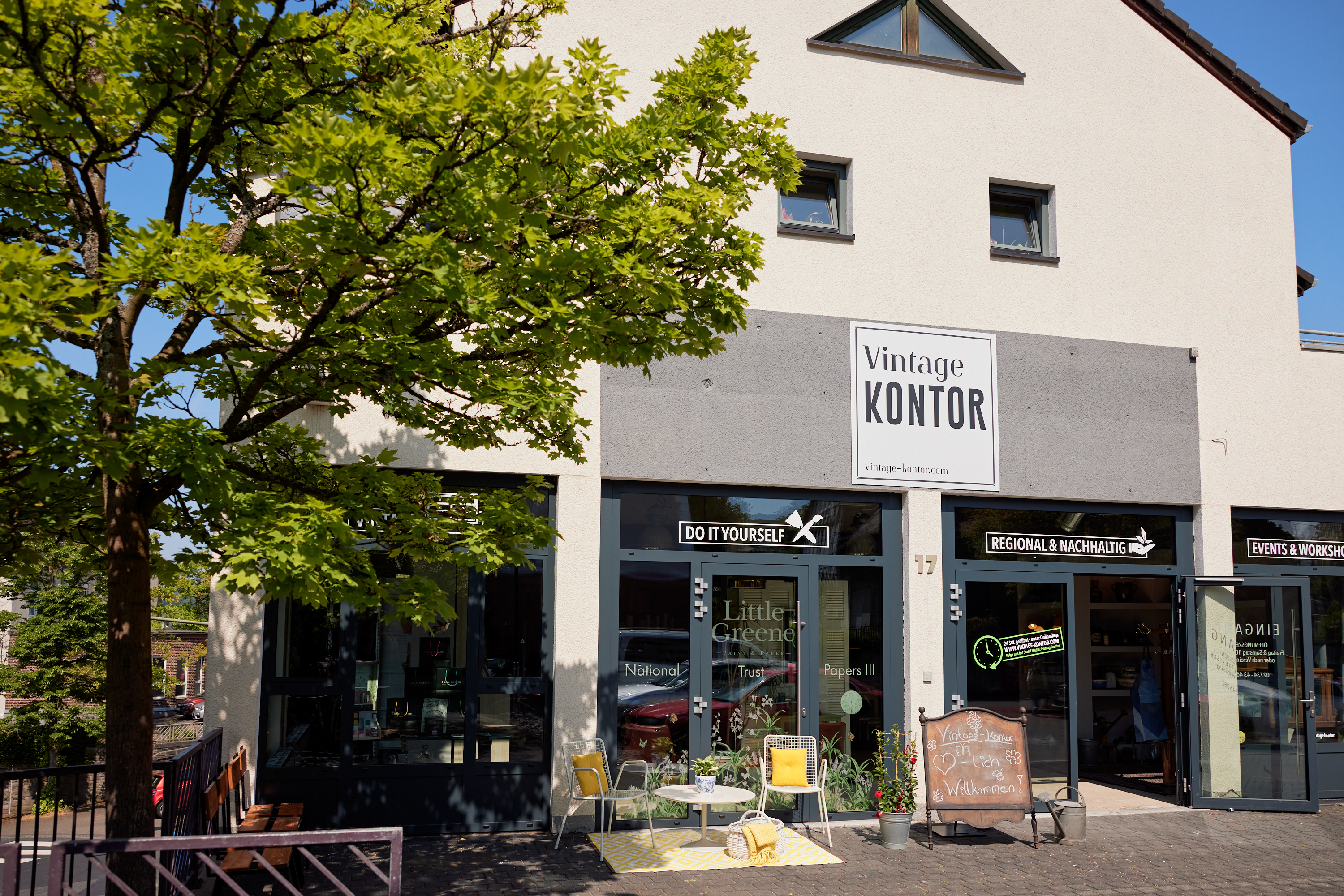 Eventlocation: Unser Vintagestore ist in einem ehemaligen Supermarkt lokalisiert. Hier gibts natürlich einen Parkplatz vor der Tür, und der Laden ist ebenerdig zugänglich. - Vintage Kontor