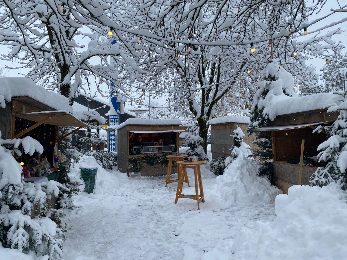 Eventlocation: Markthütten für Ihr Weihnachtsfest bei uns im Garten - pure CUISINE by GAVESI